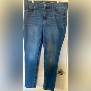 Seven women’s blue jean size 16
